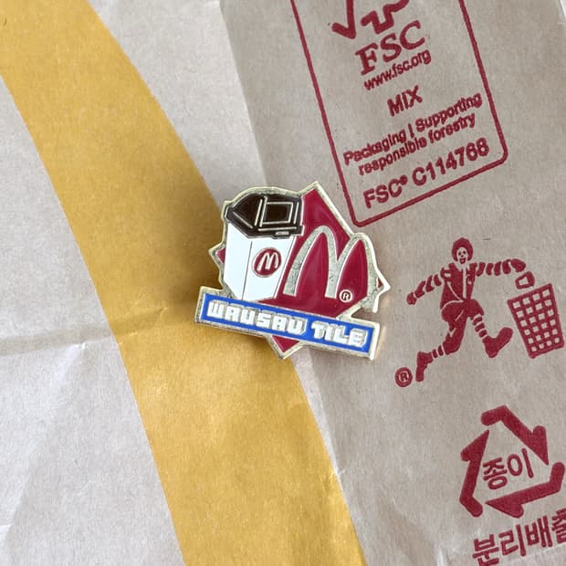 맥도날드 빈티지 크루 핀뱃지 라펠핀 ‘Wausau Tile’