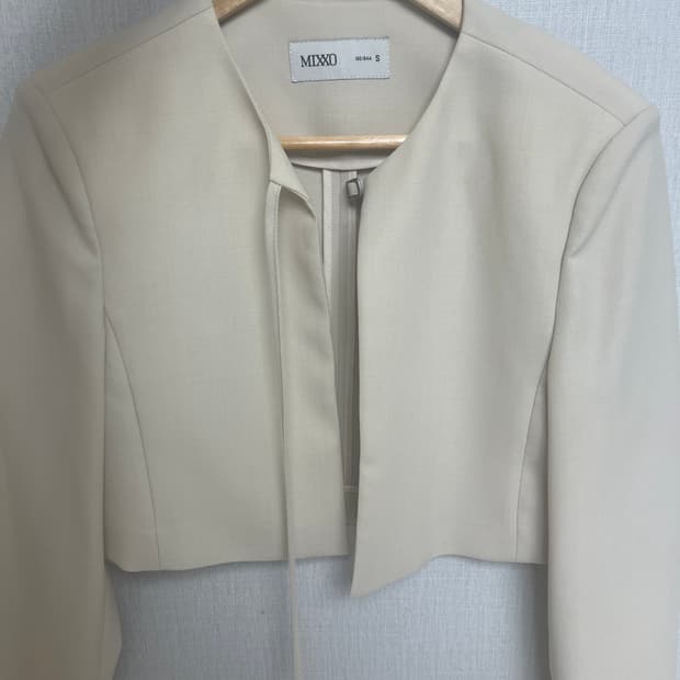 미쏘 아이보리 벨트 자켓