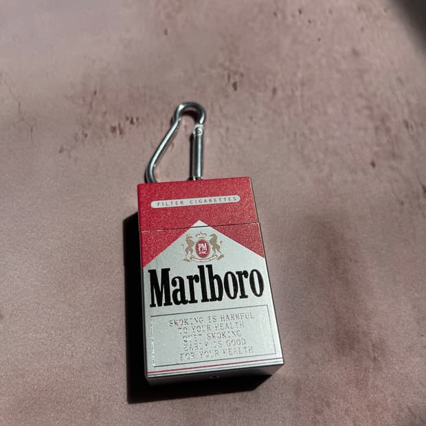 Marlboro Red Classic Retro Metal Keyring