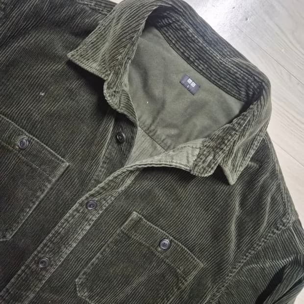 유니클로 카키 코듀로이 셔츠