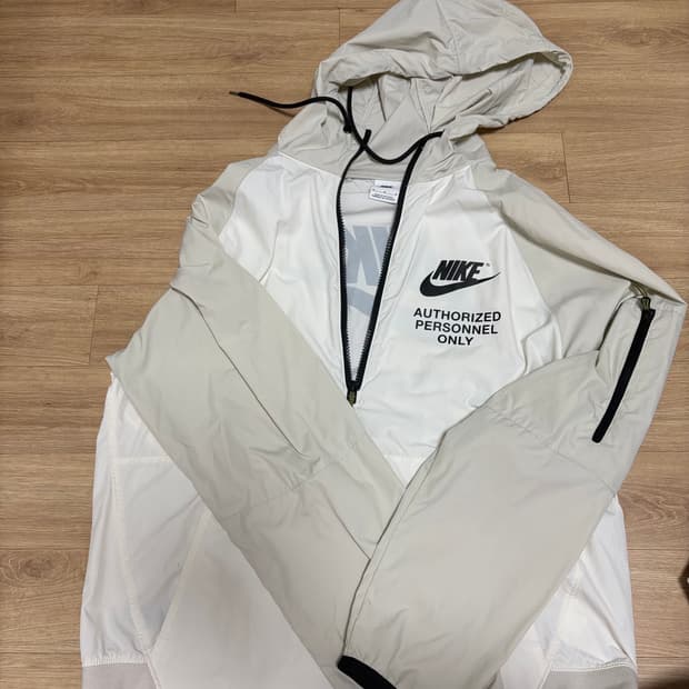 나이키 스포츠웨어 우븐 언라인드 아노락 라이트 본 세일