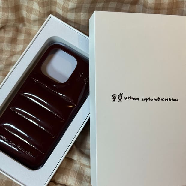 어반소피스티케이션 다크체리 아이폰 15pro