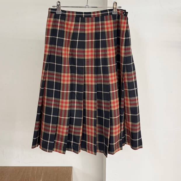버버리 레드 노바체크 핀턱 미디스커트 