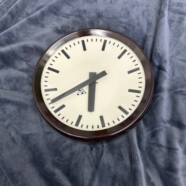 프라고트론 벽시계