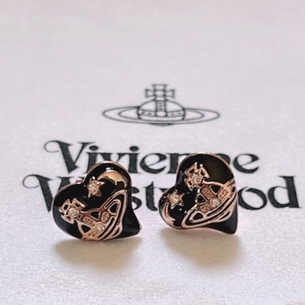비비안웨스트우드 은장 orb 각인 블랙 하트 orb 귀걸이