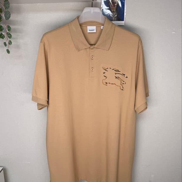 버버리 EKD 홀스 자수 카라티 (XL)