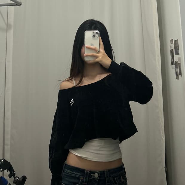 아디다스 탑 벨벳 크롭 오프숄더