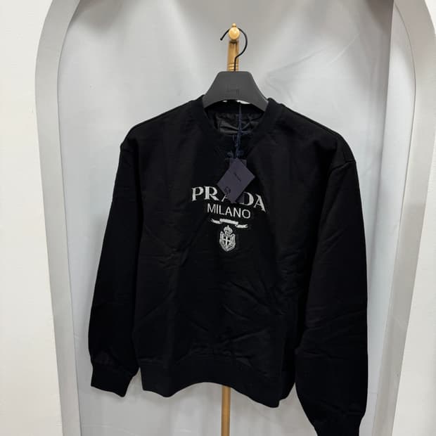 새상품 프라다 맨투맨 L 