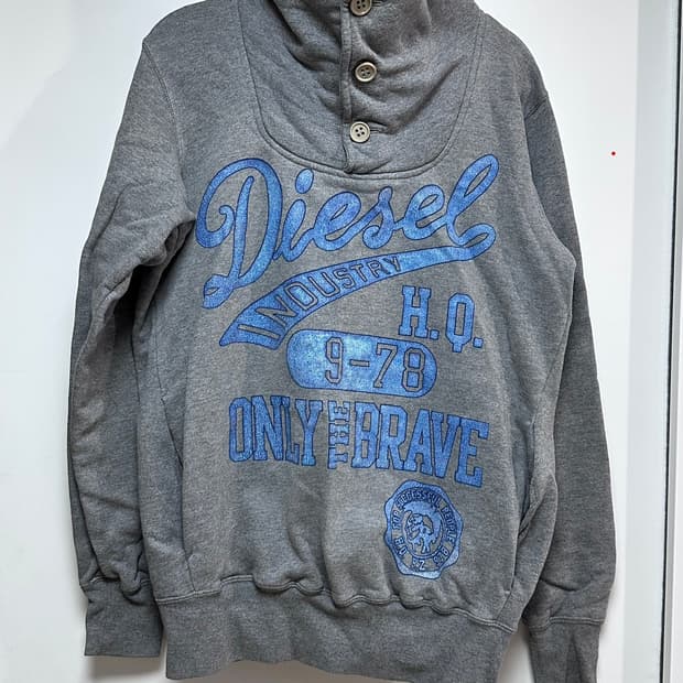 디젤 하이넥 프린팅 카라 맨투맨