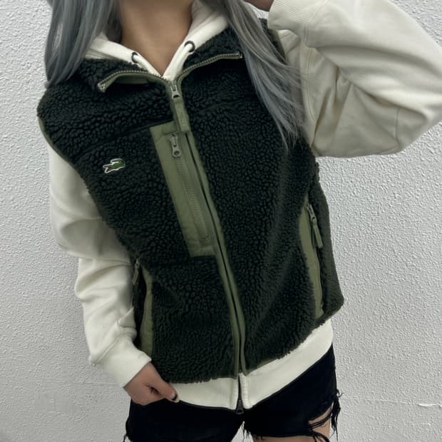 라코스테 미니로고 딥카키 뽀글이 조끼 S