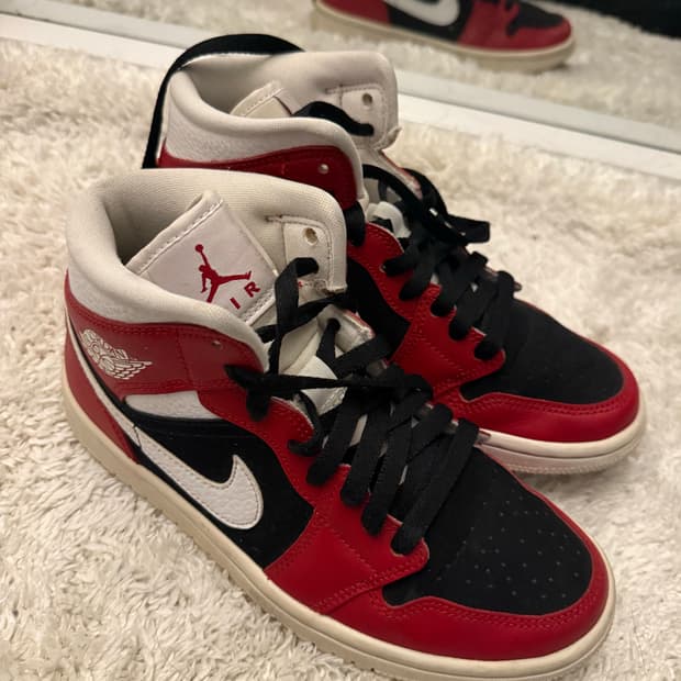 나이키 에어 조던 1 미드 블랙레드 240