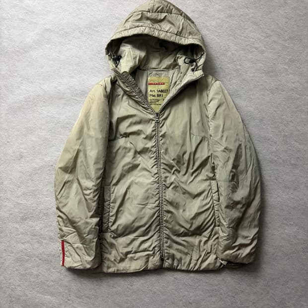 프라다스포츠 레드라벨 후드점퍼