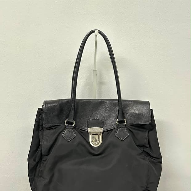 프라다 리나일론 플랩 숄더 토트백