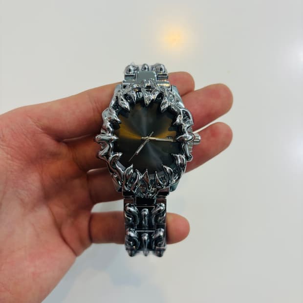 블랙 메탈 아트워크 시계-스트릿 크롬 감성