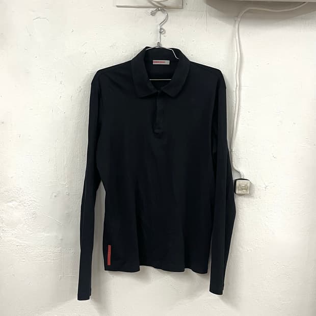 프라다 스포츠 카라 롱슬리브