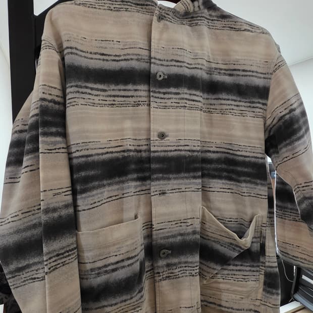 헬리한센 스트라이프 패턴 하프코트 