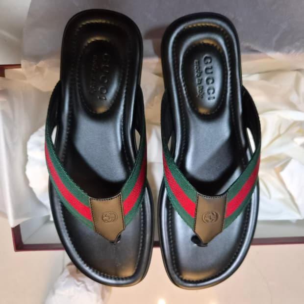 구찌 시그니처 삼선 쪼리