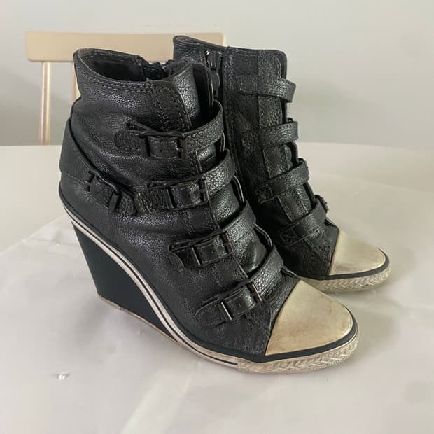 Ash 메탈릭 블랙 웨지스니커즈