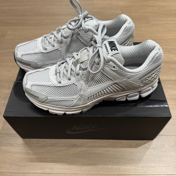 나이키 줌 보메로 5 SP 바스트 그레이 2023