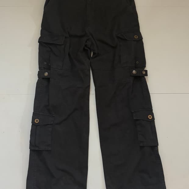 • Black Detail Cargo Pants