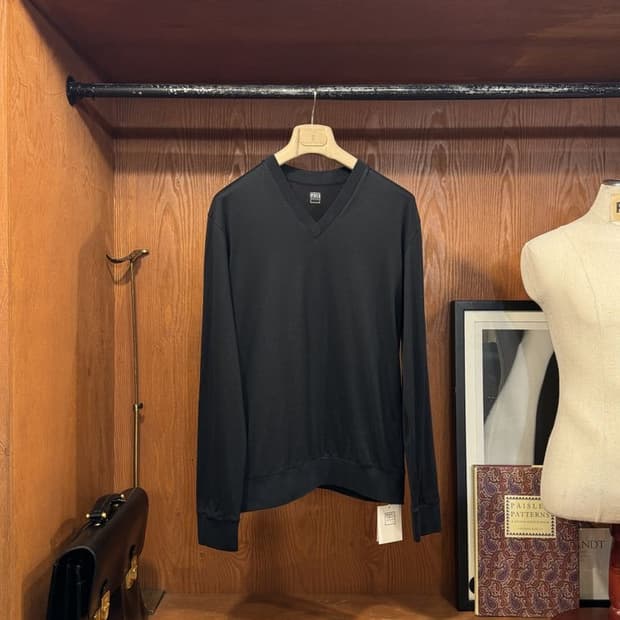 페델리 브이넥 티셔츠