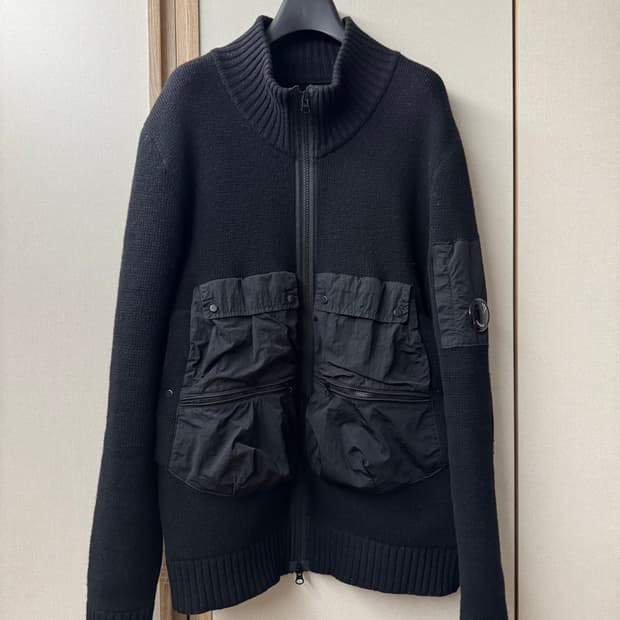 CP컴퍼니 멀티포켓 니트집업