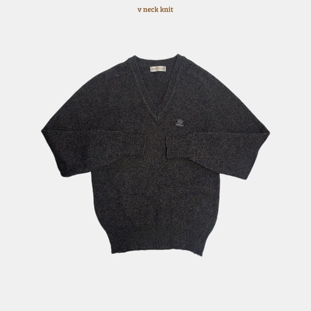 SUPERIOR 슈페리어 브이넥 니트