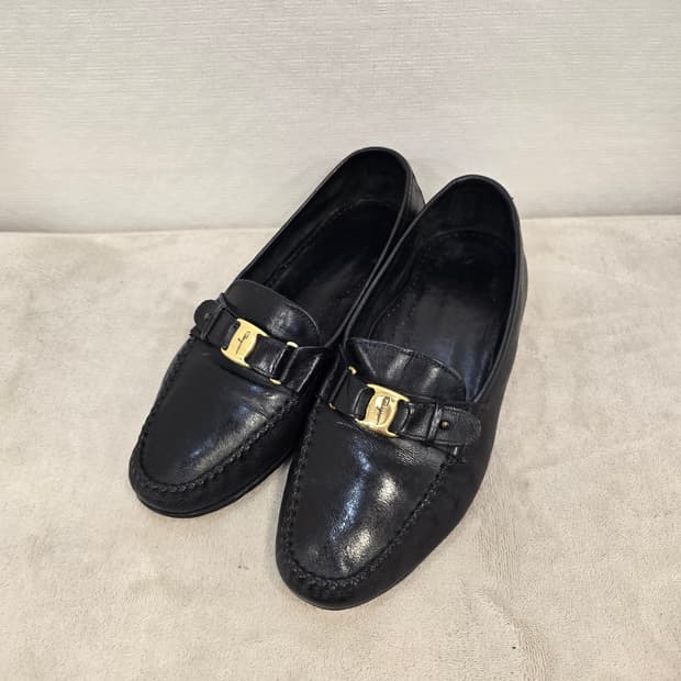 페라가모 블랙 로퍼 구두 8사이즈(260)