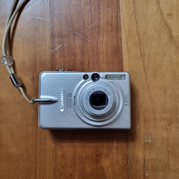 캐논 ixus 30 디지털 카메라 팝니다.