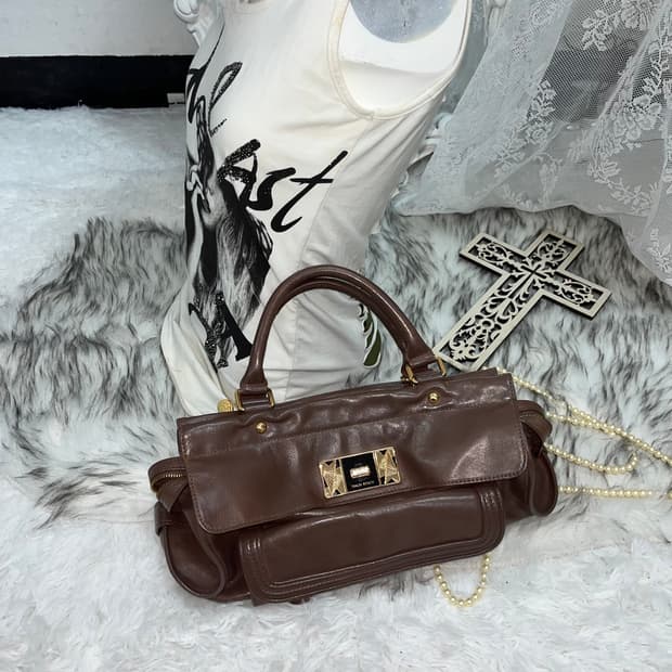 Vincis bench 브라운 숄더백