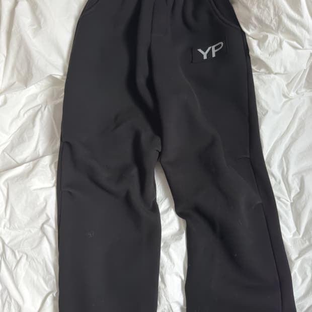 yupe 스웻팬츠 블랙 2 사이즈 팝니다!