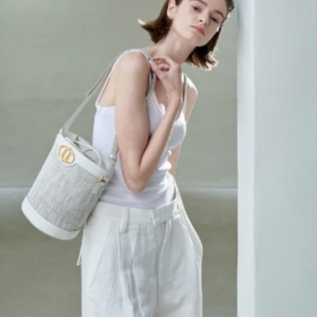 아떼바네사루노 버킷백