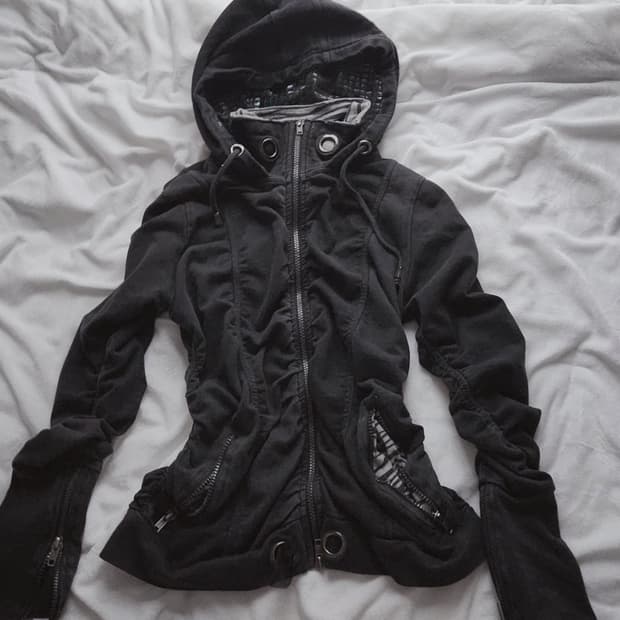 오네갸루 셔링 후드집업 블랙 오즈온매드펑크바디라인알곤퀸즈