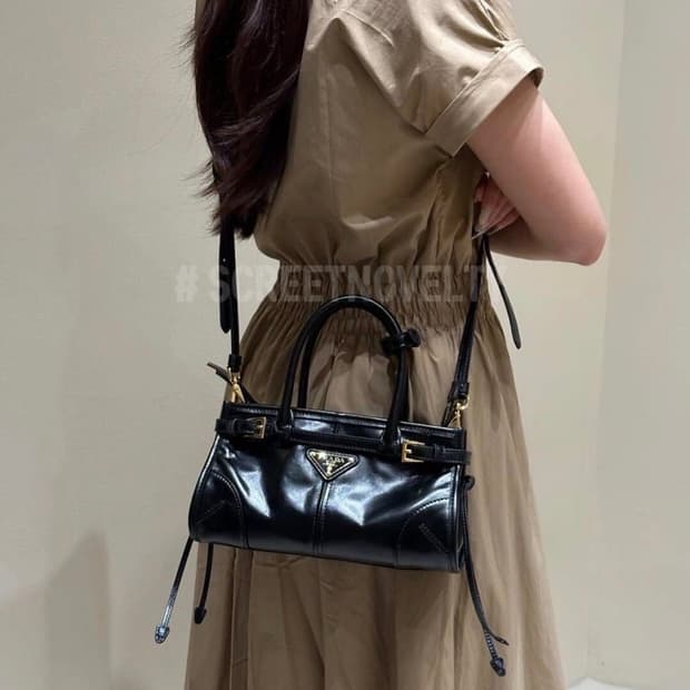 프라다 보니 가죽 핸드백 블랙 스몰