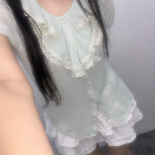민트코어 프릴 로걀 블라우스