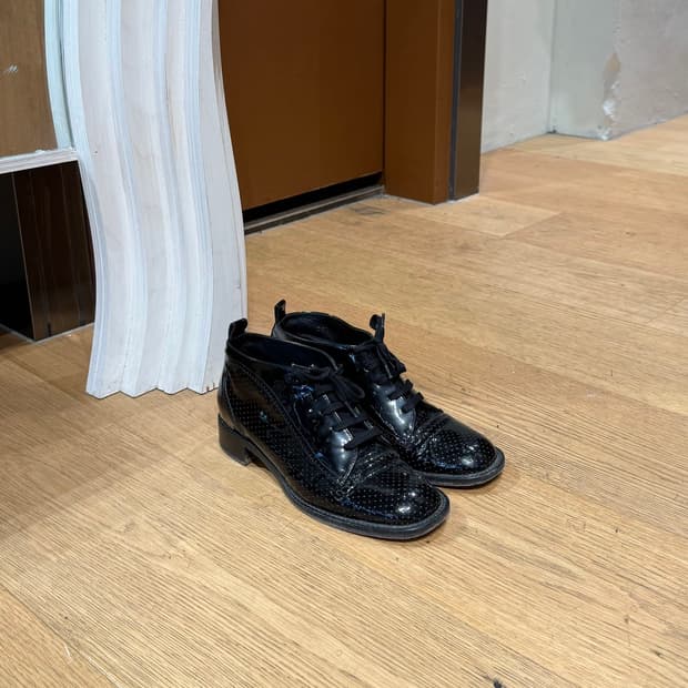 샤넬 블랙 페이던트 레더 드레스 부츠