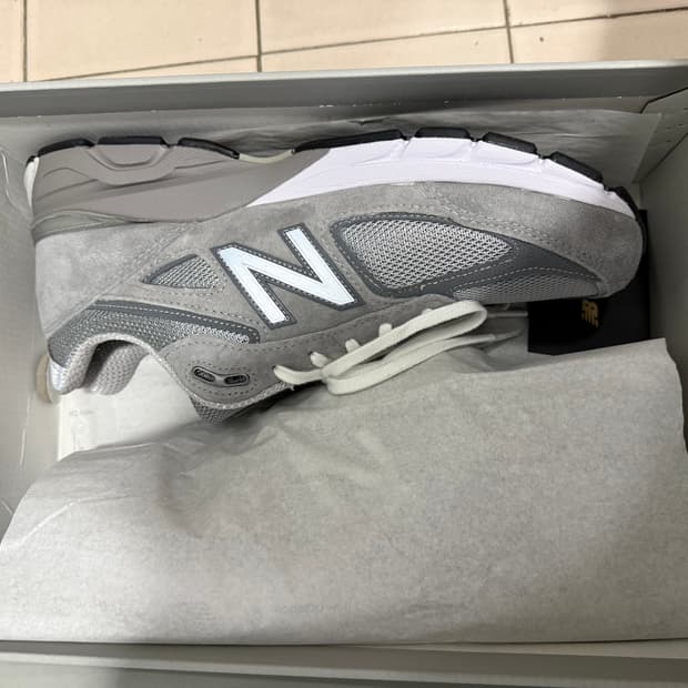 뉴발란스 990v4 그레이
