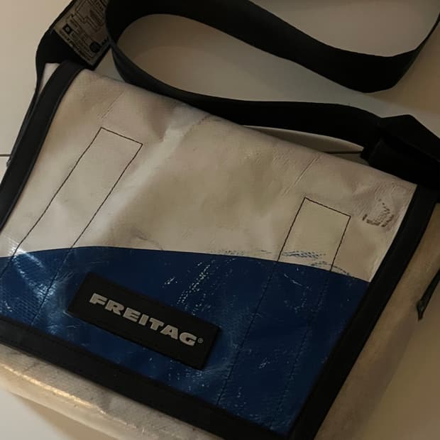 프라이탁 라씨 블루 화이트