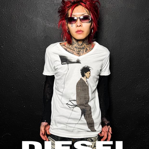DIESEL Gold – Graphic V-Neck T-Shirt 
