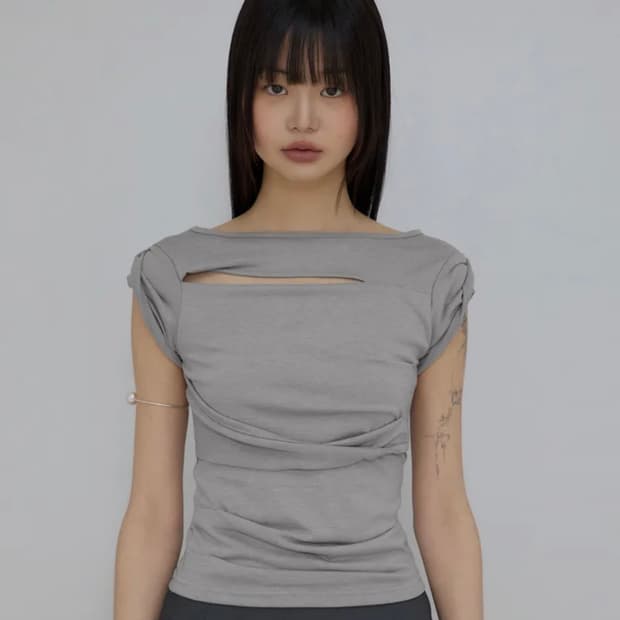 플레어업 Asymmetrical Draped Roll-Up T-Shirt