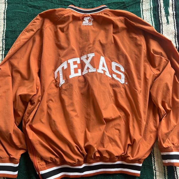 90‘s Texas longhorns warm up