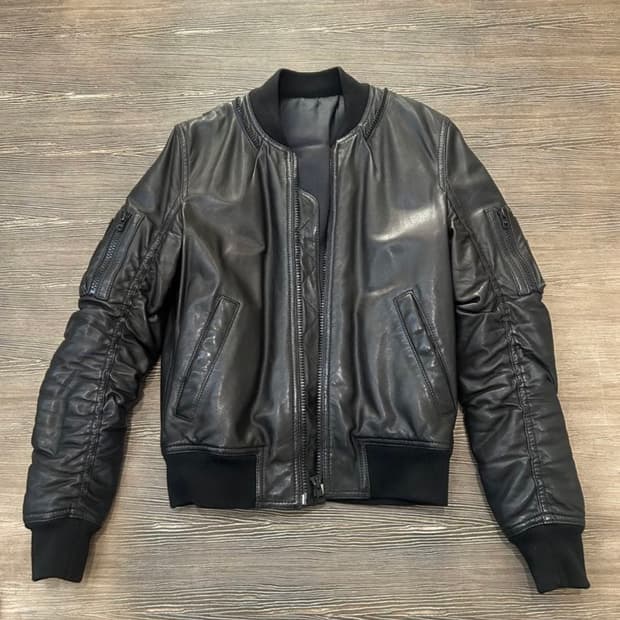 지방시 11fw 램스킨 봄버 by 리카르도 티시