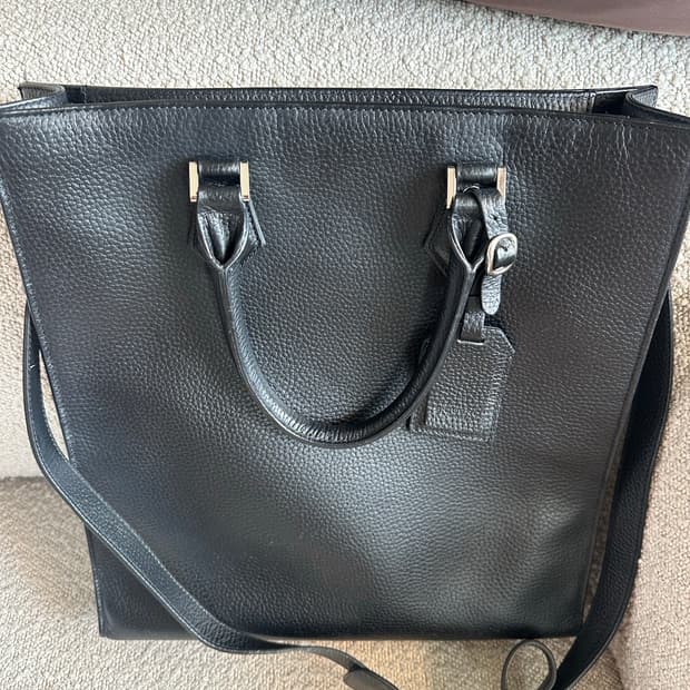 에스쿠에로 가죽 토트백 팝니다 