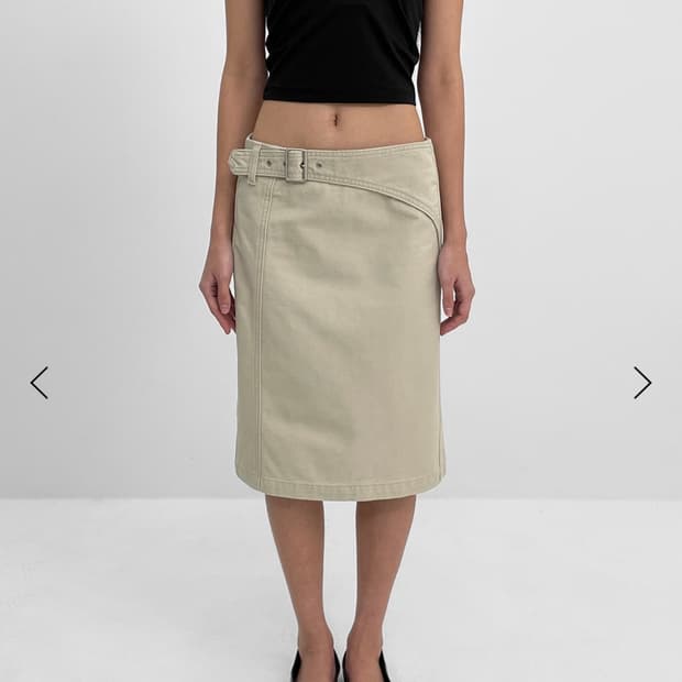 (새상품) 블랙업 제뉴 스트랩 코튼 미디스커트 베이지 S