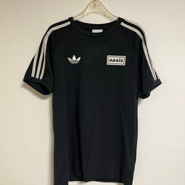오아시스 x 아디다스 투어 티셔츠
