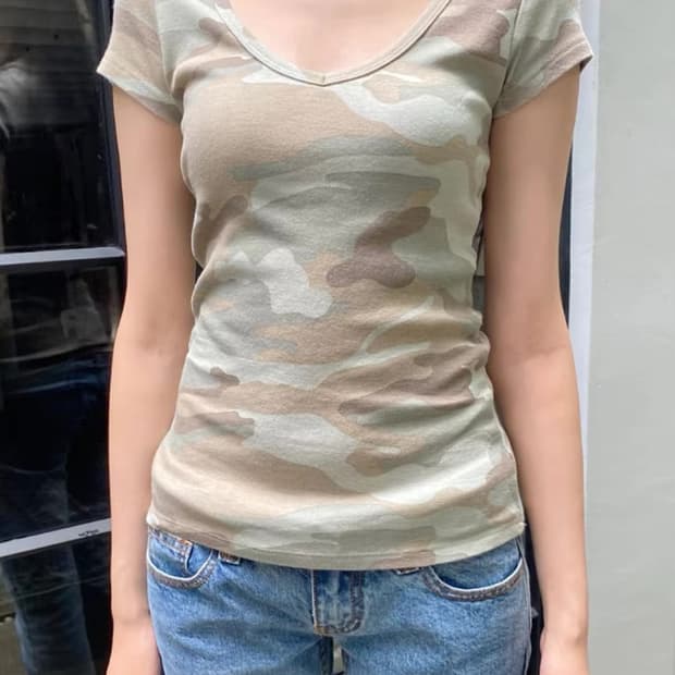 브랜디 멜빌 카모 브이넥 반팔티