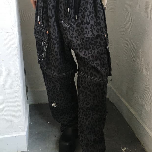 True religion x Fetch 트루릴리전 x 페치 레오파드 팬츠