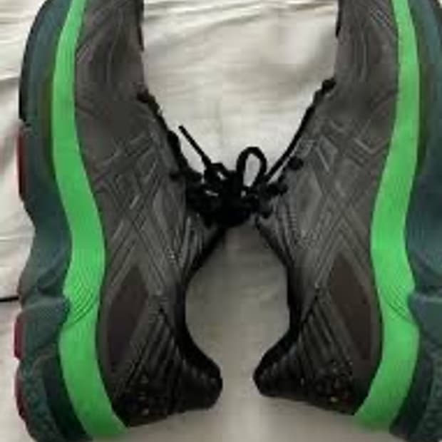 아식스 x 키코 코스타디노브 젤 테서랙트 건메탈