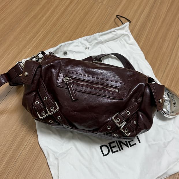 다이닛 스터드 포켓백 