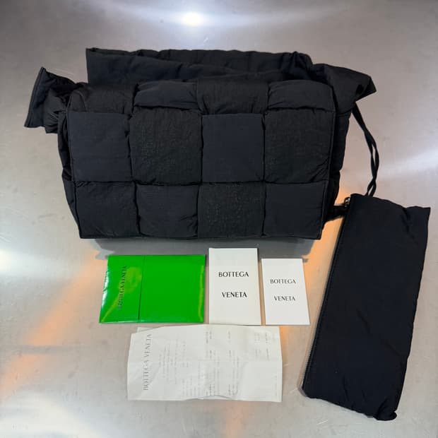[리오브전포점] 보테가베네타 테크 패딩 카세트백